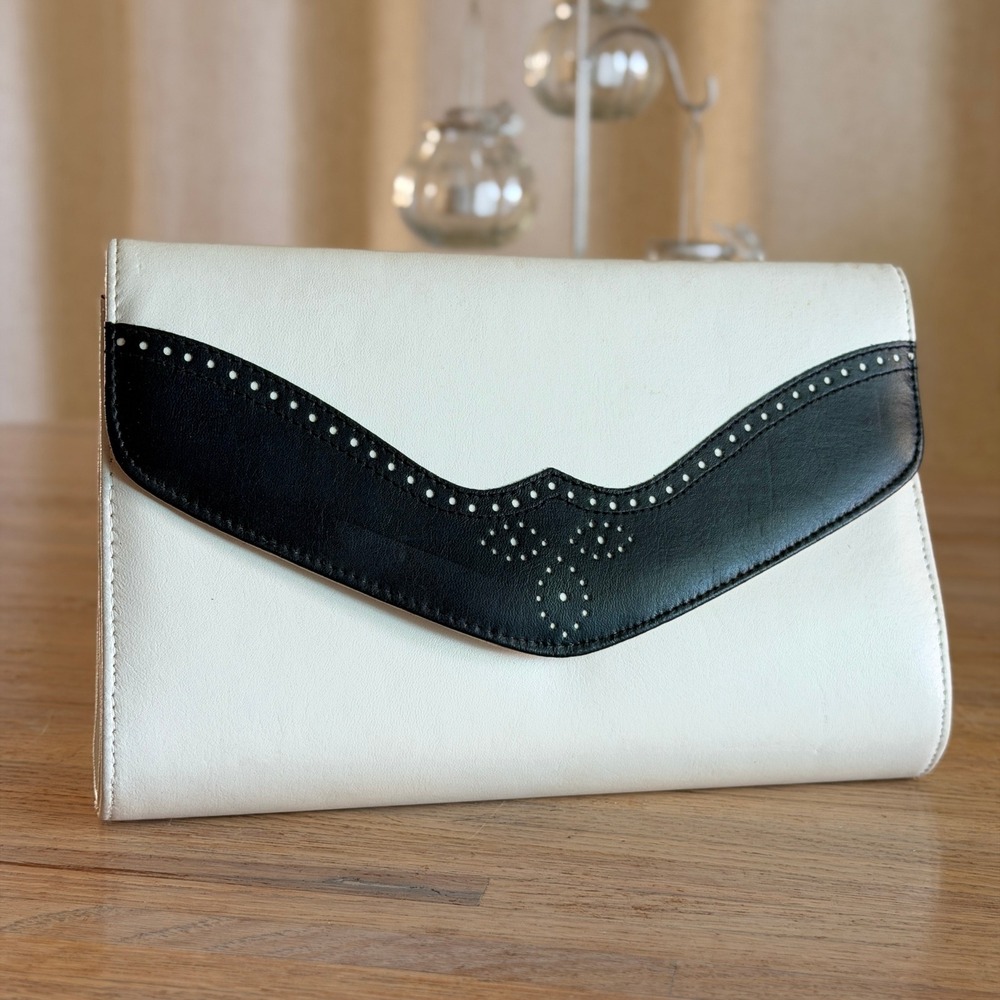 Vtg 90s White Leather Envelope Clutch Black Brogue Wingtip Detail Shoulder Bag